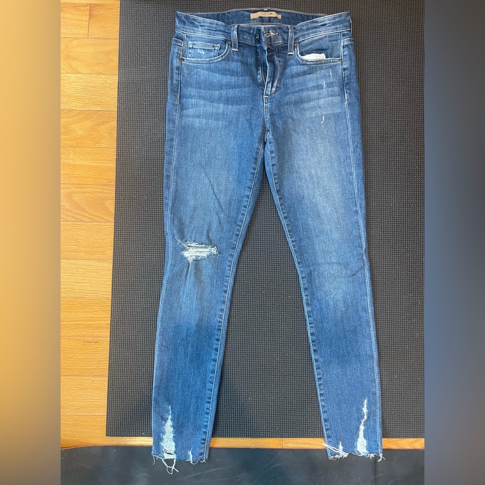 Joe’s Jeans. Skinny ankle distressed jeans. Size 28.